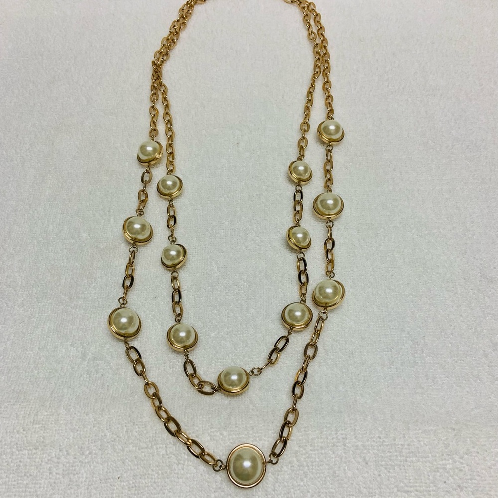 Gold and Fux Pearl necklace